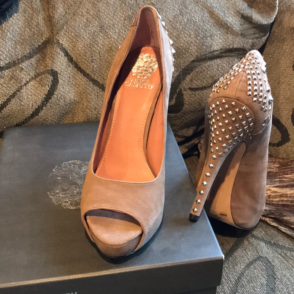 Vince Camuto | 8.5 beautiful studded pump.
